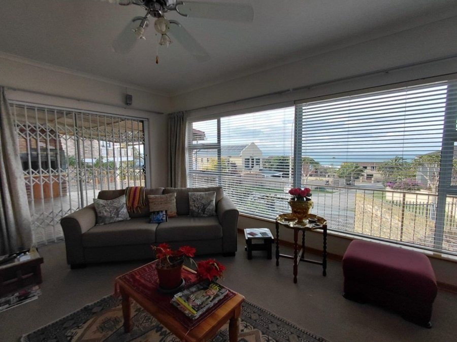 4 Bedroom Property for Sale in Wavecrest Eastern Cape